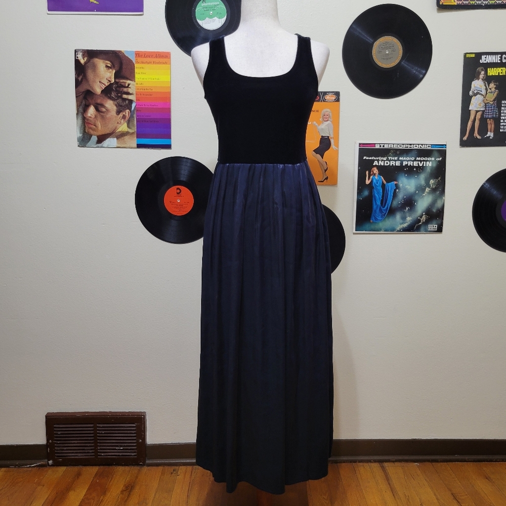 Jessica Howard Petite | 90s Vintage Navy Velvet + Shiny Satin Gown